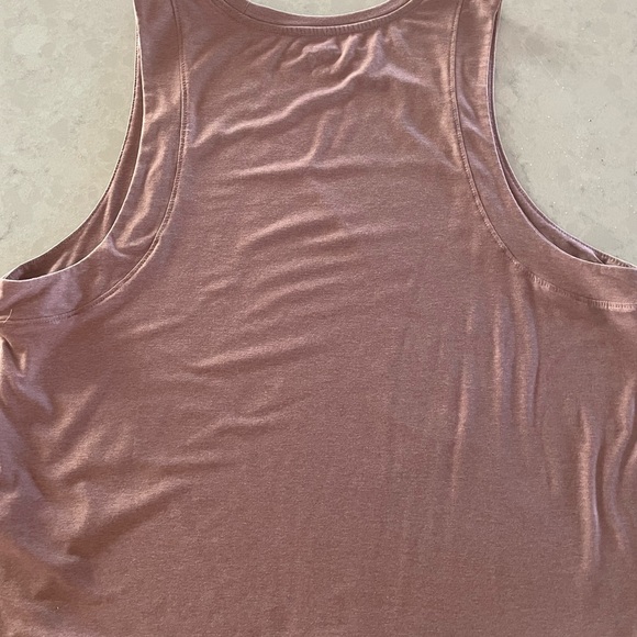 Old Navy Warm Taupe Split Hem T-Shirt - Picture 4 of 5